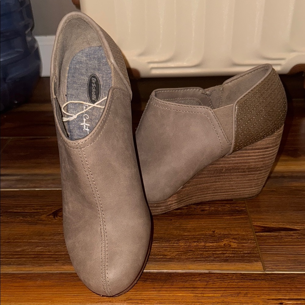 Dr. Scholl's Gray Wedge Shoes